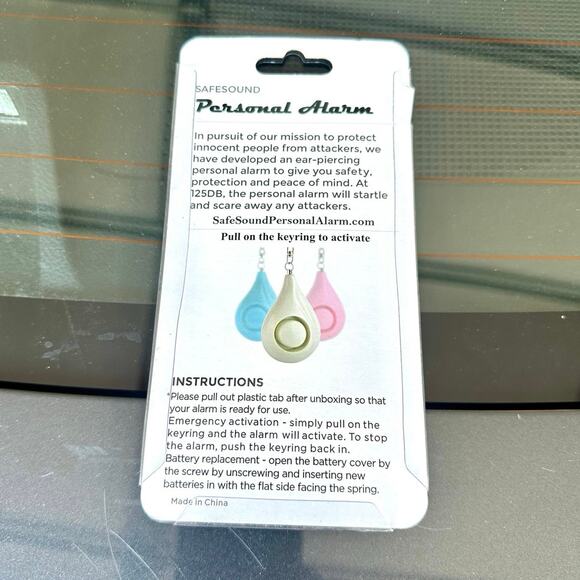 Safe Sound Personal Emergency alarm Keychain 125DB  Loud Siren New - Picture 3 of 5